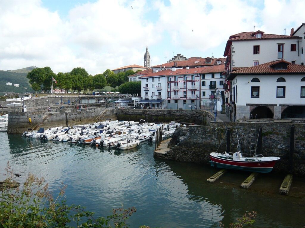 Mundaka uno de los cien pueblos mas bonitos de españa por National Geographic
